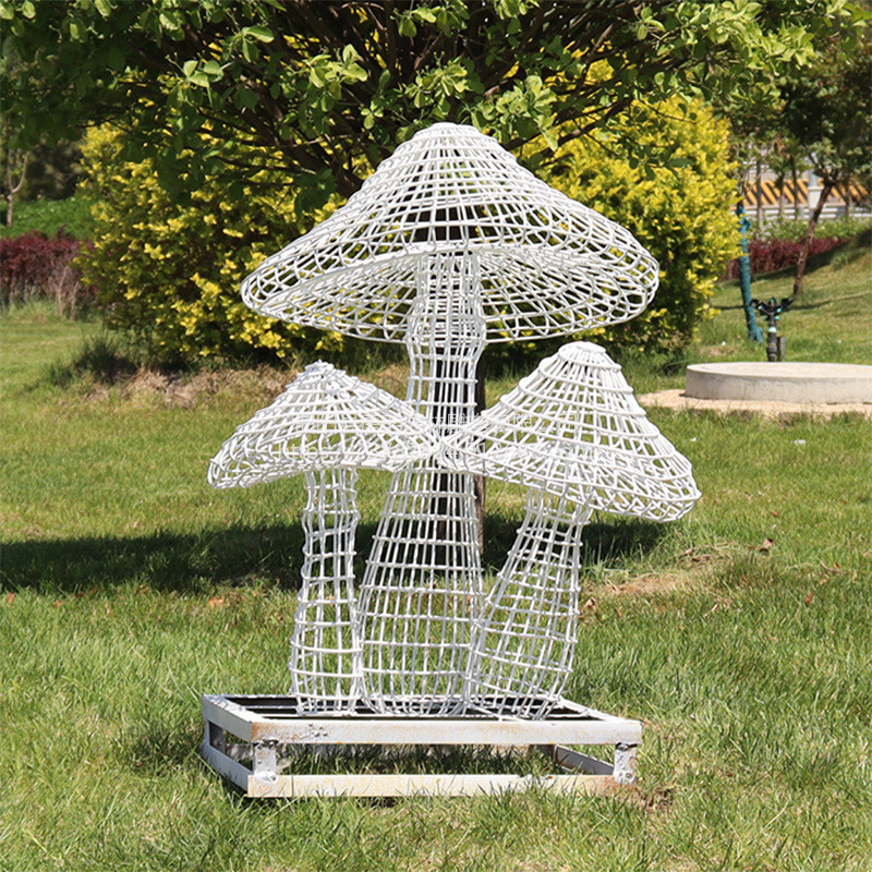 花园不锈钢镂空蘑菇雕塑定制